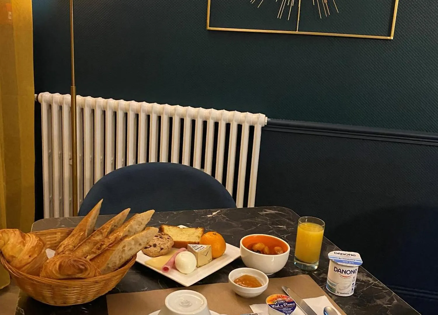 Hotel Beausoleil Μοντελιμάρ 2*,