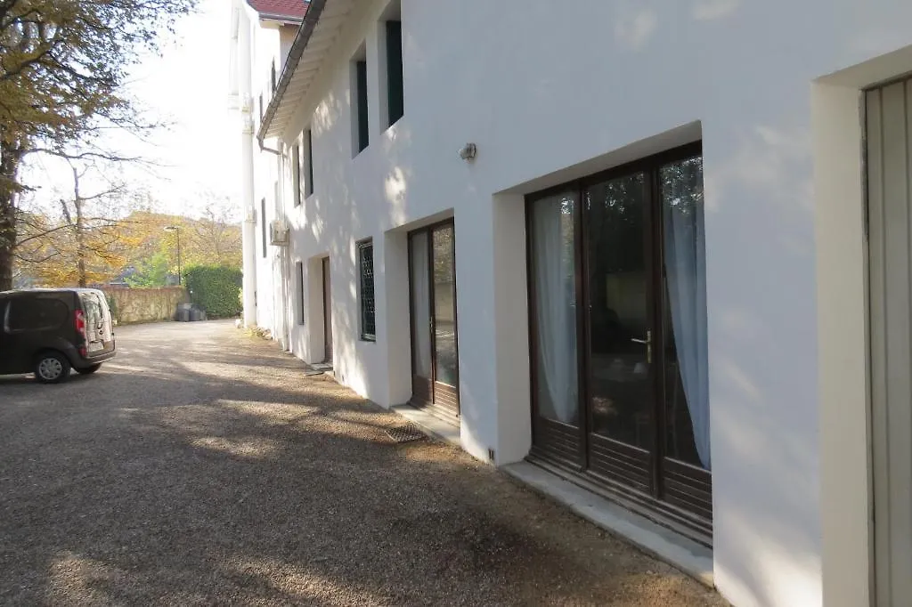 Hotel Beausoleil Μοντελιμάρ 2*,